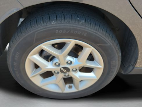 Used 2024 Kia Soul LX w/ Option Group 015 FWD image 32