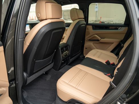 Certified 2026 Porsche Cayenne AWD/4WD image 22