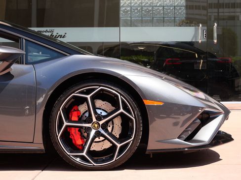 Used 2021 Lamborghini Huracan EVO RWD image 9