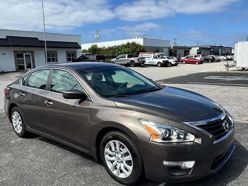 Used 2013 Nissan Altima 2.5 S FWD image 8