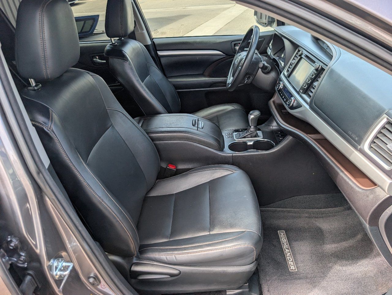 Used 2015 Toyota Highlander XLE AWD/4WD image 9