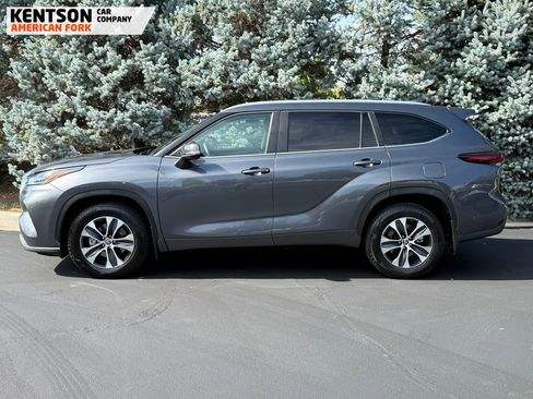 Used 2025 Toyota Highlander XLE image 4