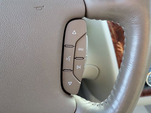 Used 2006 Cadillac DTS w/ Trunk Convenience Package image 26