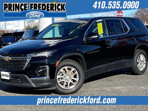 Used 2022 Chevrolet Traverse LS image 3