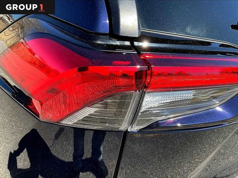 Used 2021 Toyota RAV4 XLE w/ Convenience Package image 28