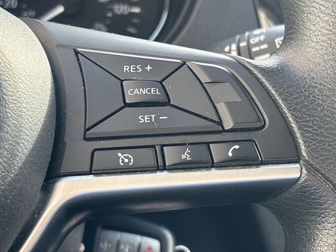 Used 2021 Nissan Rogue Sport S image 19