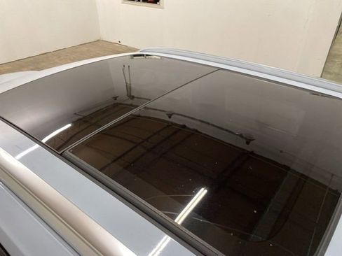 Used 2025 Volvo XC40 B5 Plus image 25