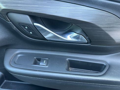 Used 2023 GMC Terrain SLT image 21