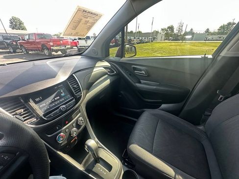 Used 2017 Chevrolet Trax LT w/ Sun & Sound Package FWD image 22