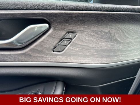 New 2025 Jeep Grand Cherokee Limited w/ Black Appearance Package image 24