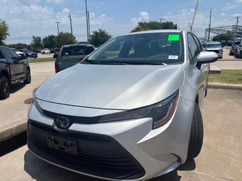 Used 2025 Toyota Corolla LE FWD image 6