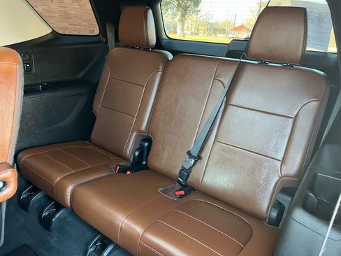 Used 2018 Chevrolet Traverse High Country AWD/4WD image 14