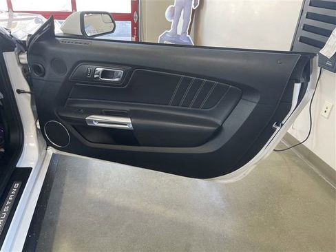 Used 2017 Ford Mustang Premium image 18