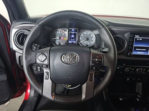 Used 2020 Toyota Tacoma TRD Off-Road w/ Technology Package AWD/4WD image 11