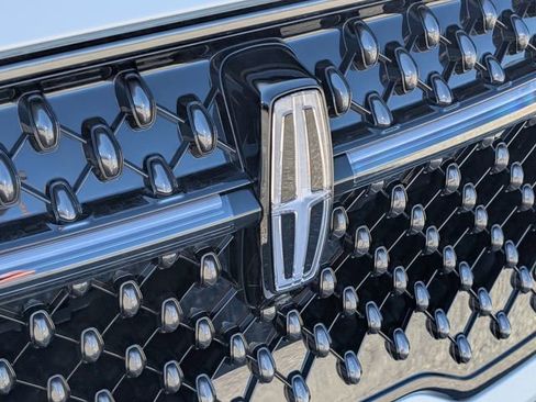 New 2026 Lincoln Nautilus Reserve w/ Jet Appearance Package image 17