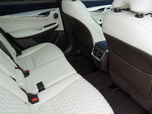 Used 2019 INFINITI QX50 Essential w/ Sensory Package image 32