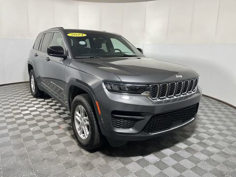 Used 2024 Jeep Grand Cherokee Laredo AWD/4WD image 2