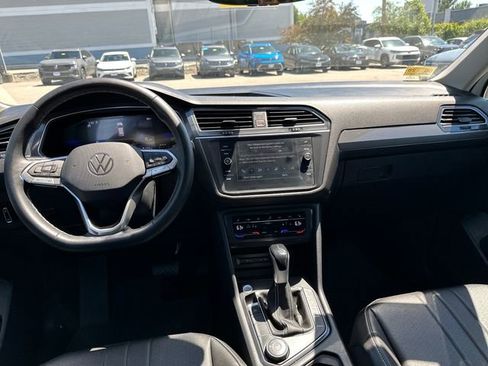 Certified 2023 Volkswagen Tiguan SE w/ Panoramic Sunroof Package AWD/4WD image 16