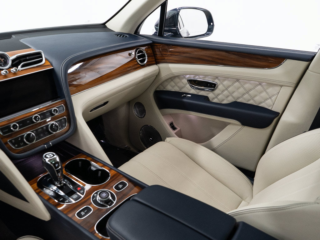 Certified 2022 Bentley Bentayga AWD/4WD image 29