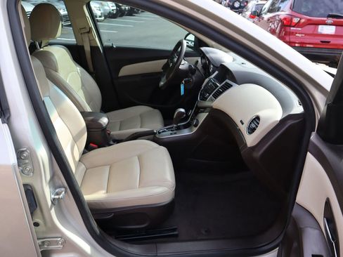 Used 2014 Chevrolet Cruze Diesel image 16