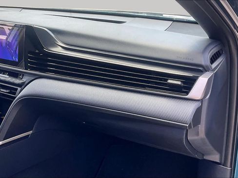 Used 2025 Toyota Camry SE w/ Convenience Package FWD image 17