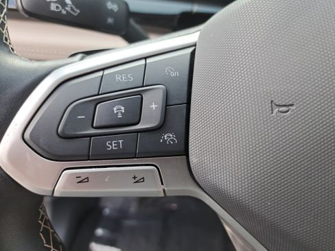 Certified 2025 Volkswagen Atlas SE FWD image 17