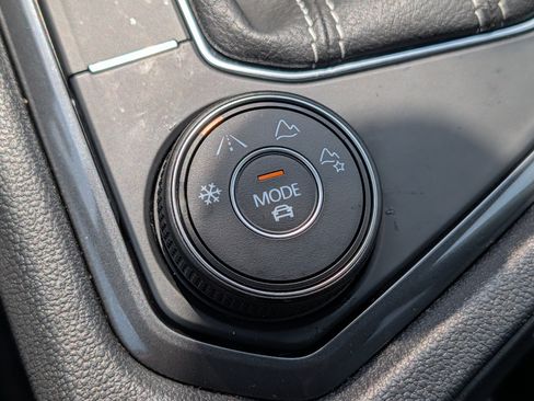 Certified 2022 Volkswagen Tiguan SE AWD/4WD image 30