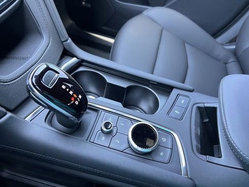 New 2025 Cadillac XT6 Luxury image 21