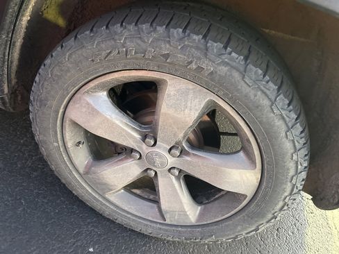 Used 2015 Jeep Grand Cherokee Overland image 12