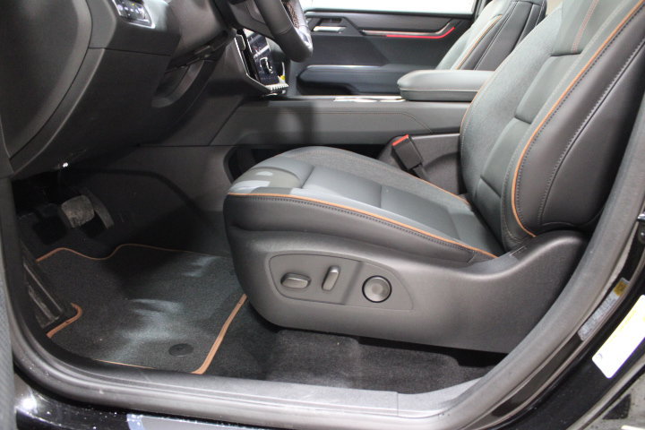 New 2026 GMC Acadia AT4 w/ Luxury Package AWD/4WD image 21