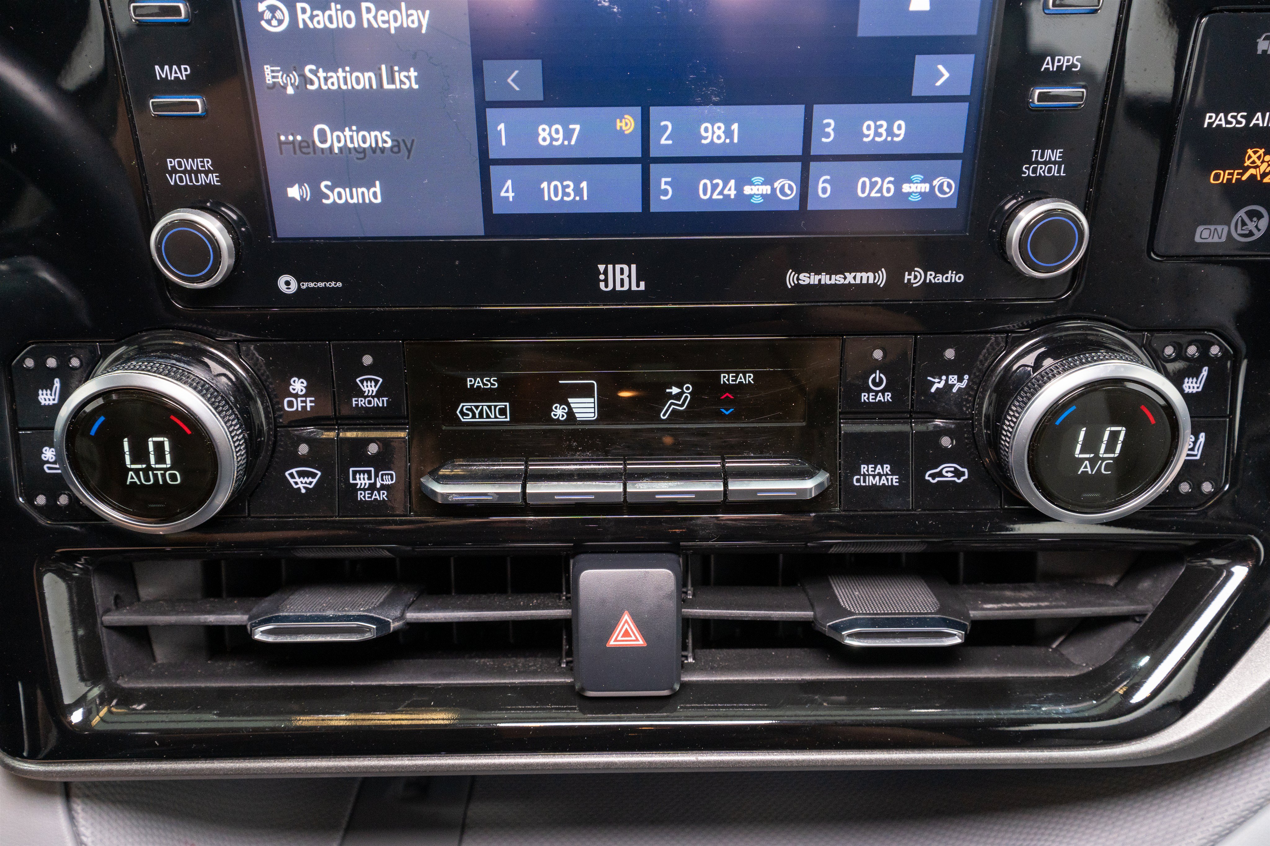 Used 2021 Toyota Highlander Limited FWD image 22