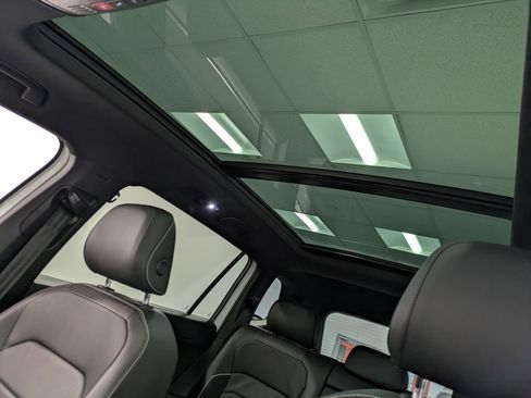 Used 2022 Volkswagen Tiguan SEL R-Line image 22