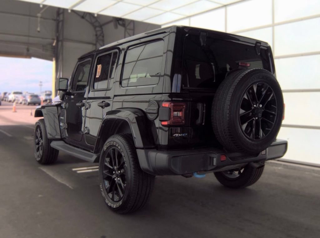 Used 2022 Jeep Wrangler Unlimited Sahara AWD/4WD image 8
