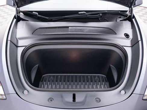 Used 2020 Tesla Model Y Long Range image 30