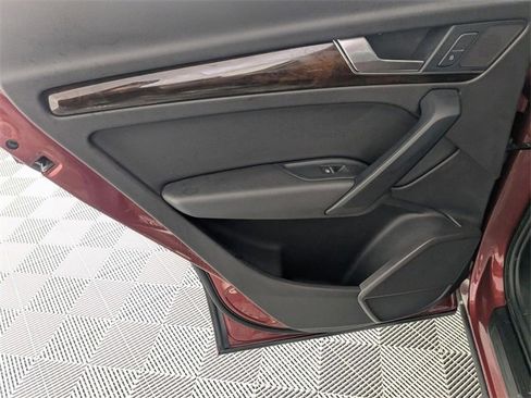 Used 2018 Audi Q5 2.0T Premium Plus w/ Premium Plus Package image 29