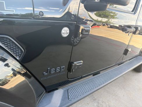 Used 2022 Jeep Gladiator Sport AWD/4WD image 4