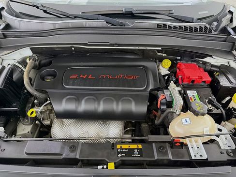 Used 2019 Jeep Renegade Latitude image 31