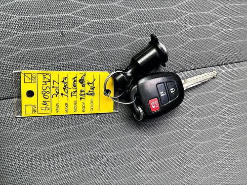 Used 2017 Toyota Tacoma SR5 w/ Tow Package AWD/4WD image 14