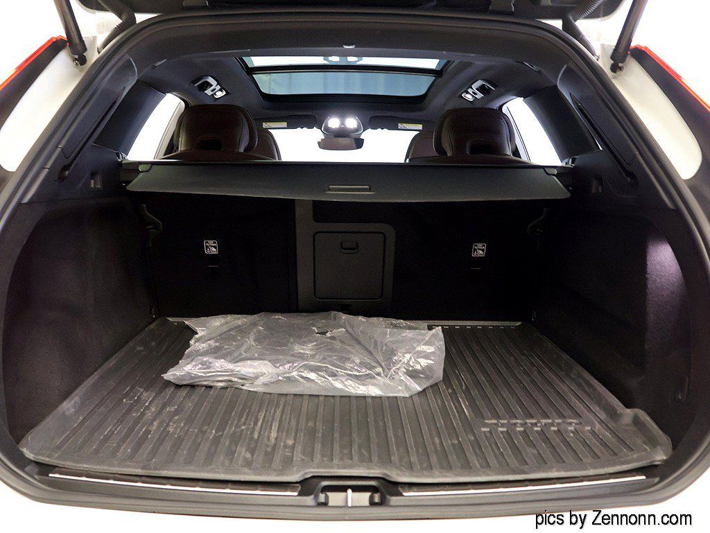 Used 2023 Volvo XC60 B5 Plus w/ Climate Package AWD/4WD image 23