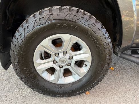 Used 2020 Toyota 4Runner SR5 4WD image 12