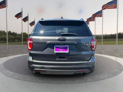 Used 2017 Ford Explorer XLT w/ Equipment Group 202A image 6