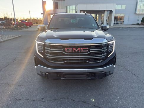 Used 2025 GMC Sierra 1500 SLT image 2