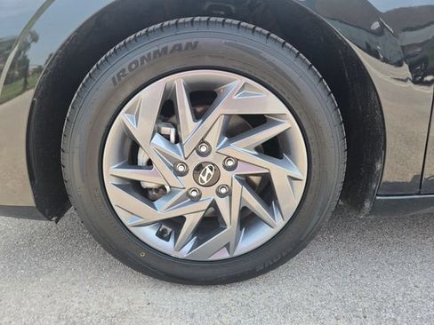 Used 2024 Hyundai Elantra SEL FWD image 11