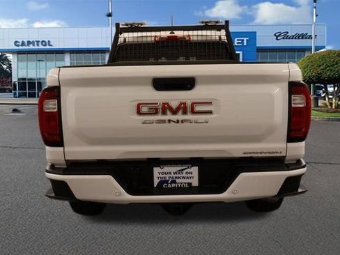 Used 2023 GMC Canyon Denali image 4