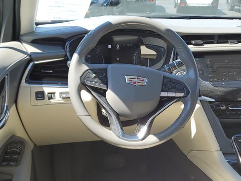 Used 2021 Cadillac XT6 Premium Luxury FWD image 11