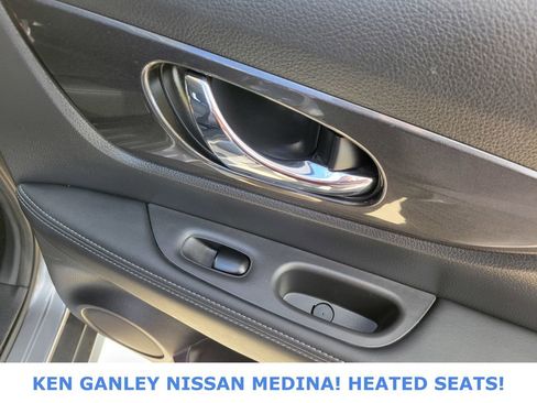 Used 2019 Nissan Rogue SV image 48