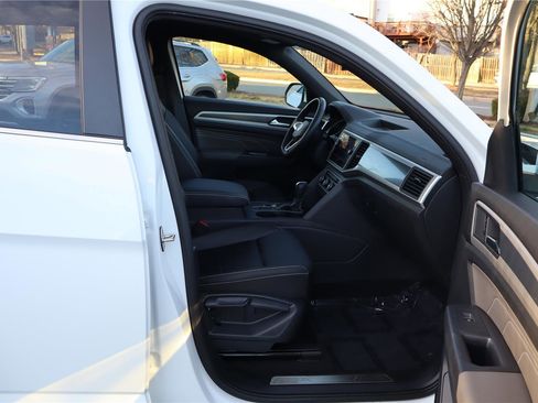 Used 2021 Volkswagen Atlas Cross Sport SE image 29