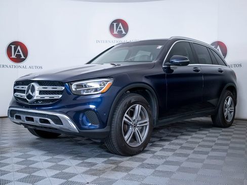 Used 2021 Mercedes-Benz GLC 300 4MATIC w/ Premium Package image 3