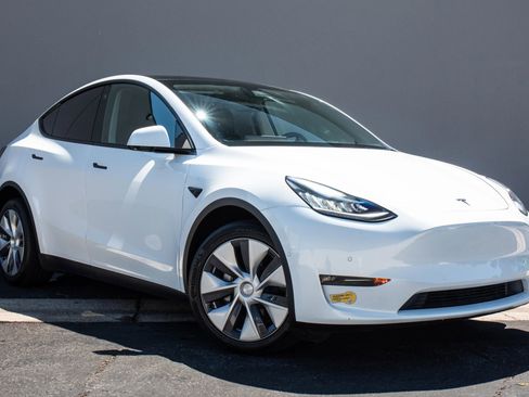 Used 2021 Tesla Model Y Long Range image 5