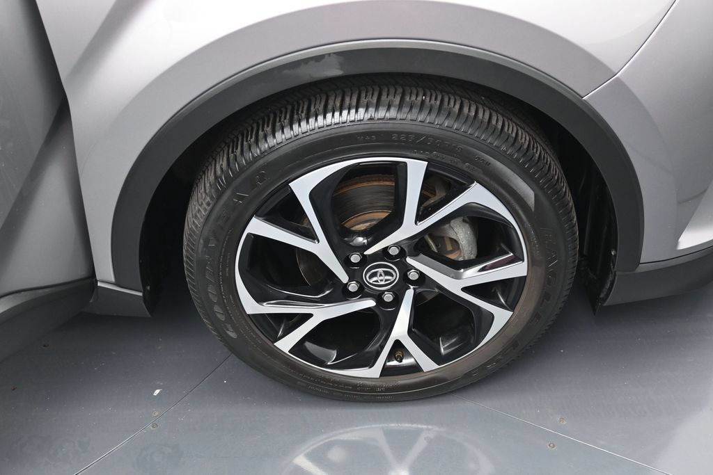 Certified 2018 Toyota C-HR XLE FWD image 35